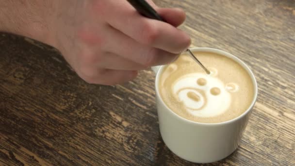 Karet, latte art medvěd. - Záběry, video