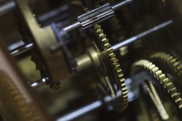 Винтажный швейцарский автоматический часовой механизм
 - Фото, изображение