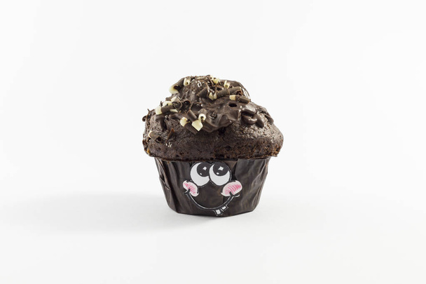 Dulce muffin de chocolate divertido con cara linda
 - Foto, Imagen