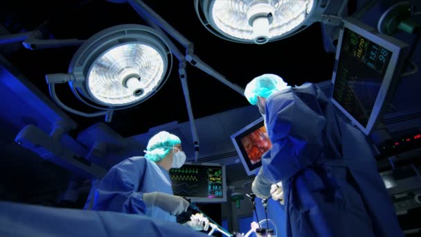 wykonywanie zabiegu laparoskopii na pacjenta - Materiał filmowy, wideo
