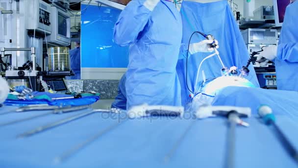 Tıbbi ekip endoskopi kullanarak - Video, Çekim