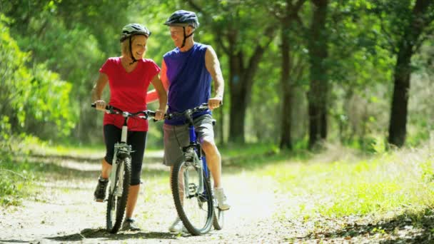 Ehepaar genießt Radtour - Filmmaterial, Video