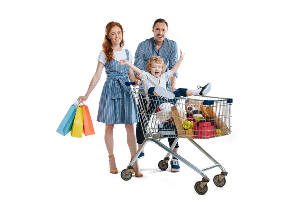 jonge gezin samen winkelen - Foto, afbeelding