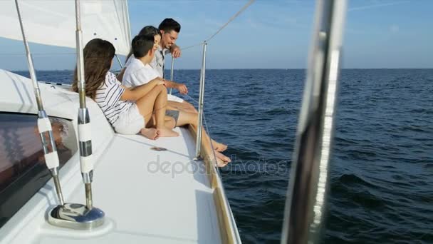 famiglia vela su yacht
  - Filmati, video