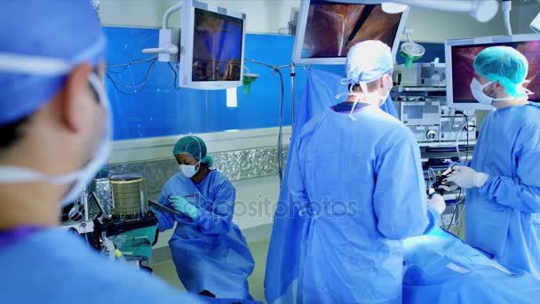 Tıbbi ekip endoskopi kullanarak - Video, Çekim