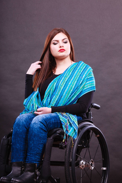 Girl on wheelchair. - Zdjęcie, obraz