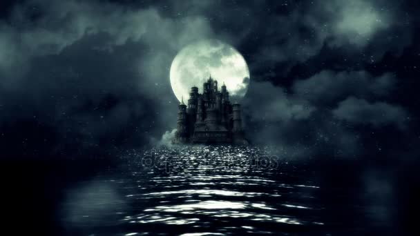 昇る満月の背景を持つ海の真ん中に巨大な黒城の景色 - 映像、動画