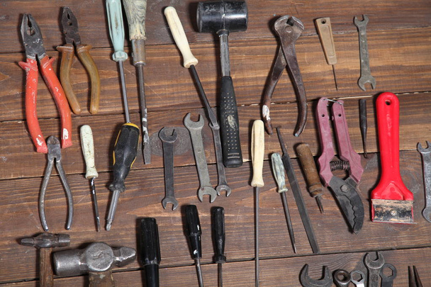 εργαλεία για επισκευή μαχαίρια σφυριά κλειδιά πένσες - Φωτογραφία, εικόνα