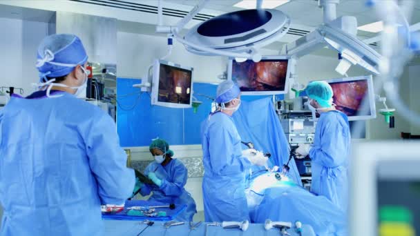 lékařský tým pomocí endoskopie  - Záběry, video