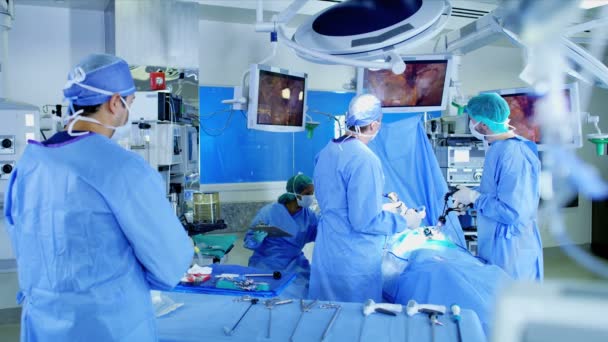 équipe de formation chirurgicale effectuer l'opération
  - Séquence, vidéo