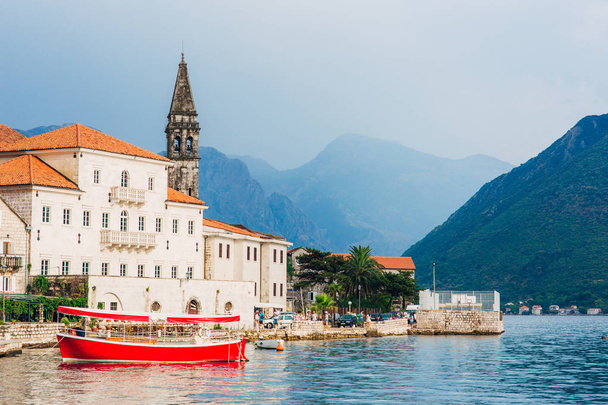 The old fishing town of Perast on the shore of Kotor Bay - Photo, Image