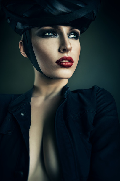 Hot strict woman in black hat - Foto, afbeelding