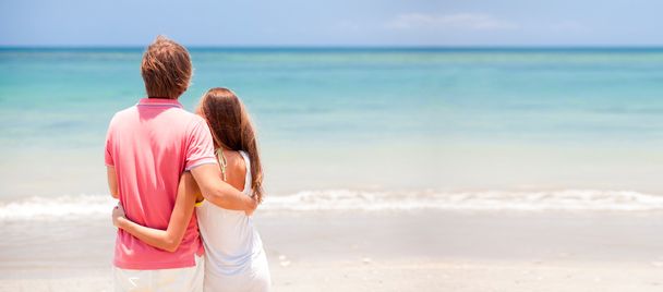 young beautiful couple on tropical bali beach.honeymoon - Foto, imagen
