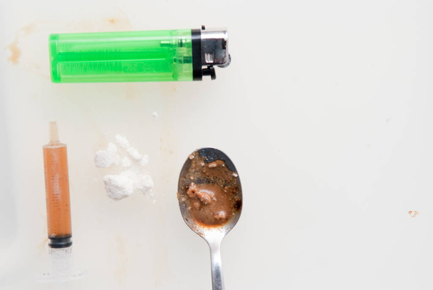 toxicomanie, héroïne cuite et seringue
 - Photo, image