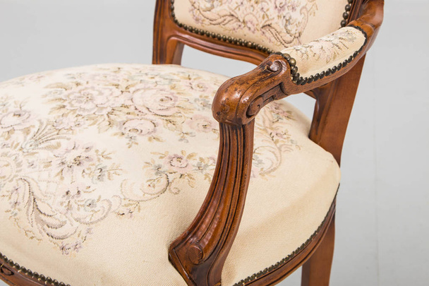 椅子の肘掛け椅子アンティーク木材 - 写真・画像