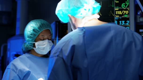 Operação cirúrgica laparoscópica
 - Filmagem, Vídeo