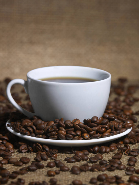 Kávový šálek a kávová zrna - Fotografie, Obrázek