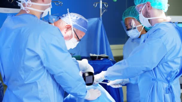 zespół medyczny wykonywania chirurgii ortopedycznej - Materiał filmowy, wideo