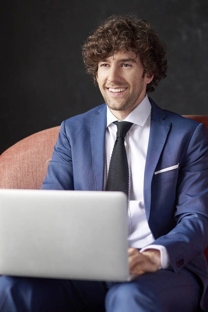 Confident businessman with laptop  - Foto, Bild