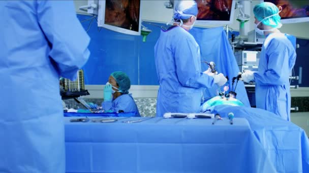 Chirurgisch team met endoscopie - Video