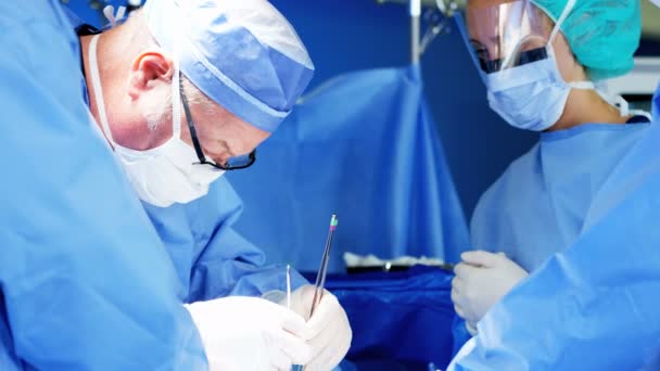 Sairaalan ortopedinen operaatio
 - Materiaali, video