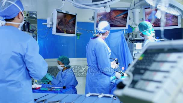 Medizinisches Team mit Endoskopie  - Filmmaterial, Video