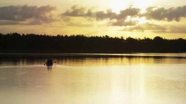 літні каяки на озері
 - Кадри, відео