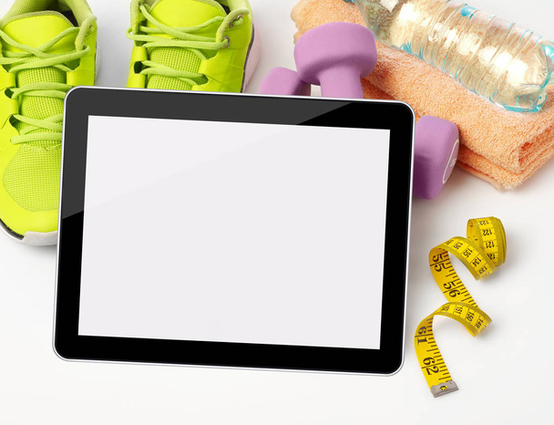 Digitale Tablet PC- en fitness apparatuur - Foto, afbeelding