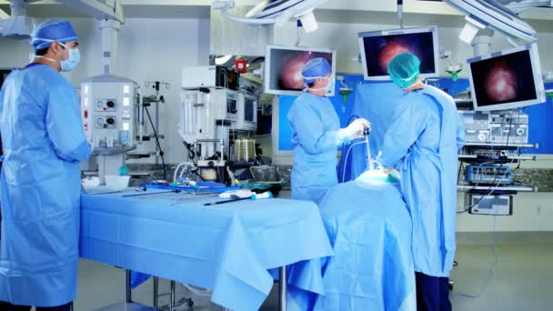 Operationsteam mit Endoskopie  - Filmmaterial, Video