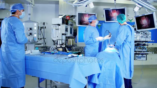 Chirurgický tým školení na operačním sále - Záběry, video