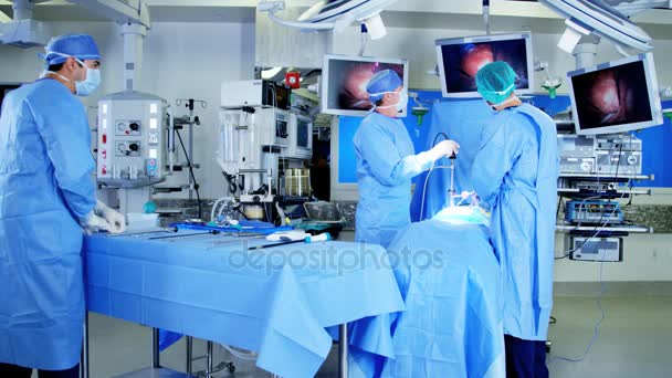Operação cirúrgica laparoscópica
 - Filmagem, Vídeo