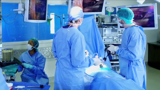 медичні команди, використання ендоскопії - Кадри, відео
