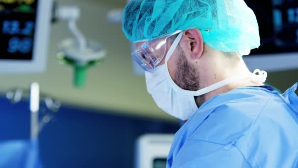 cirujano que realiza cirugía ortopédica
 - Metraje, vídeo