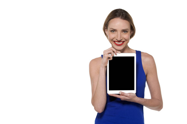 Happy woman showing a tablet screen - 写真・画像