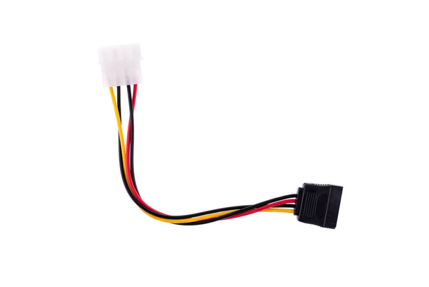 4-контактный молекс для адаптера кабеля питания sata на белом изолированном фоне. Горизонтальная рамка
 - Фото, изображение