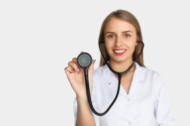 Woman posing with stethoscope - Foto, Imagen