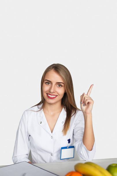 Doctor posing with finger up - Fotografie, Obrázek