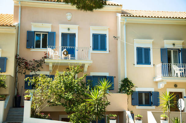 Geleneksel Yunan evleri ve sokakları.  - Fotoğraf, Görsel