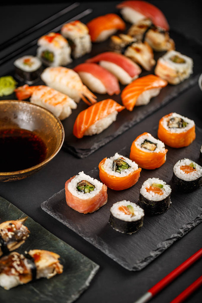 Sushi maki, nigiri and sashimi - Foto, immagini