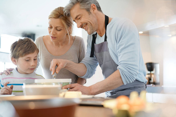 Family cooking together - Foto, imagen