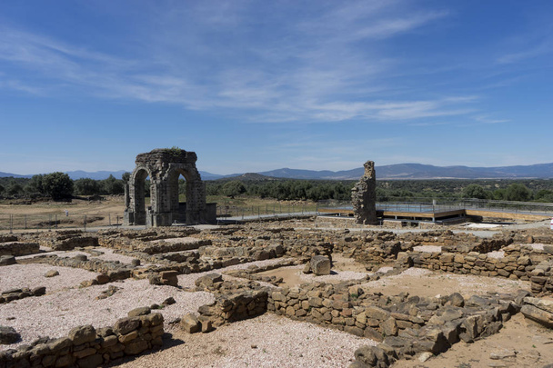 Boog van Caparra in de ruïnes van de oude Romeinse stad van Caparra in Extremadura, Spanje - Foto, afbeelding