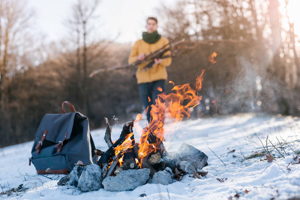 man near Bonfire on winter - Foto, Bild
