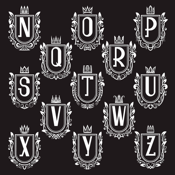 中世風のロイヤルの紋章付き外衣のセットです。白いビンテージのロゴ N から Z までの文字. - ベクター画像