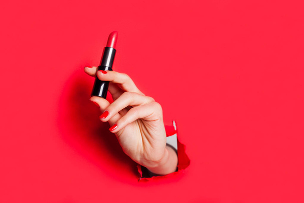 Hand with lipstick - Фото, изображение