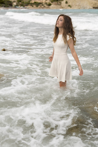 Teenage girl in white dress - Foto, afbeelding
