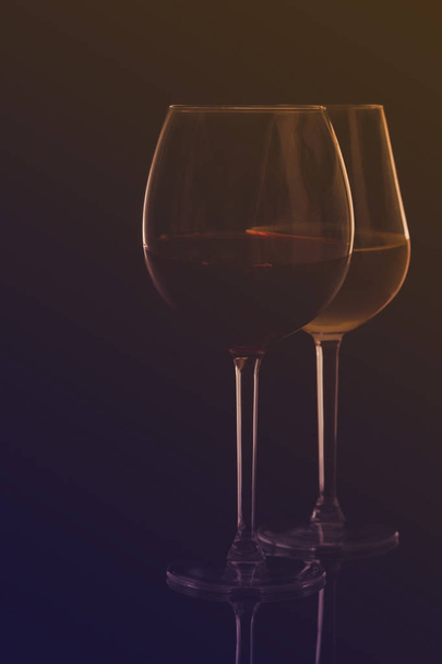 Wine glasses on black - Foto, imagen
