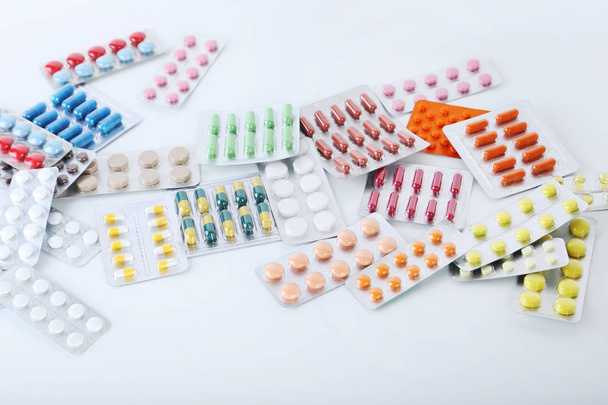 Different pills in blister packs - Φωτογραφία, εικόνα