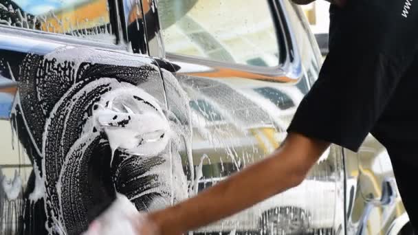 Myjnia samochodowa przez soap - Materiał filmowy, wideo