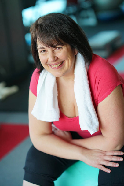  overweight woman at the gym - Foto, imagen