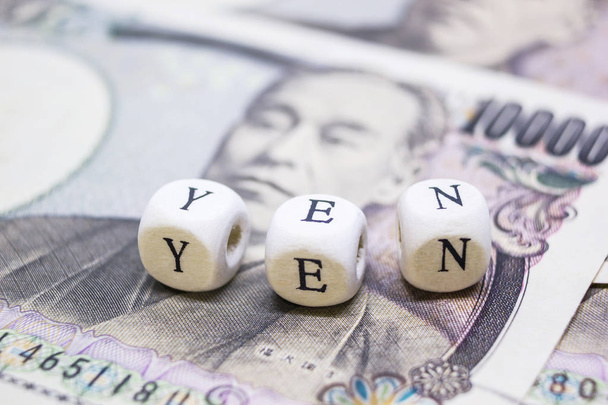 metin "J P Y" üzerinde banknot Yen ile ahşap küp Close-Up - Fotoğraf, Görsel